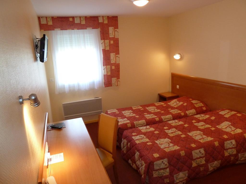 Hotel La Colombiere Cantal Massiac Esterno foto