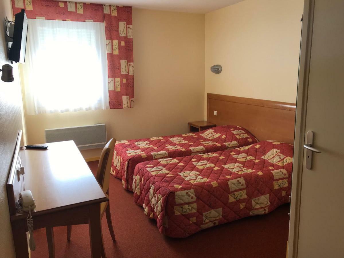 Hotel La Colombiere Cantal Massiac Esterno foto