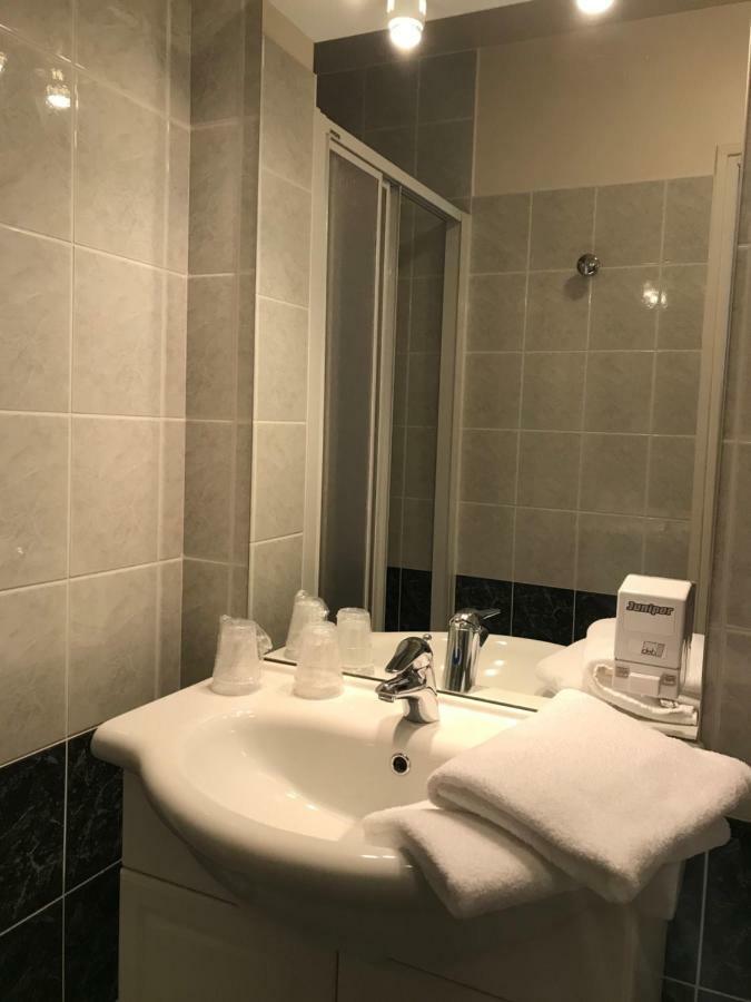 Hotel La Colombiere Cantal Massiac Esterno foto